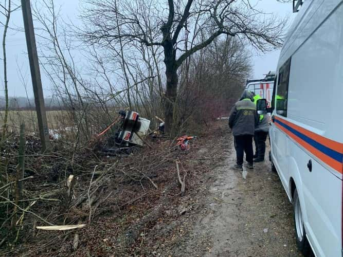 «Семерка» на летней резине улетела в кювет в Горячем Ключе