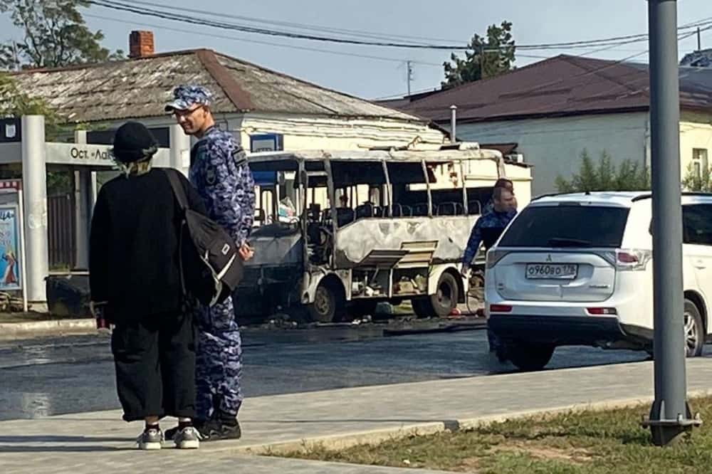 Автобус с 20 пассажирами загорелся в Темрюке