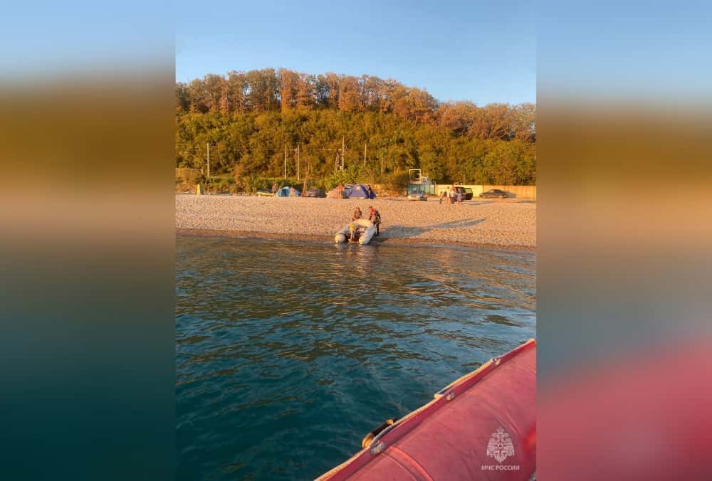 В Сочи лодку с рыбаками унесло на 2 км от берега