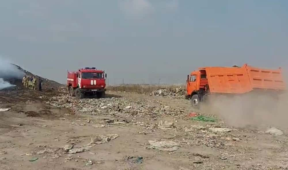 В станице Полтавской продолжается ликвидация внутреннего горения на мусорном полигоне