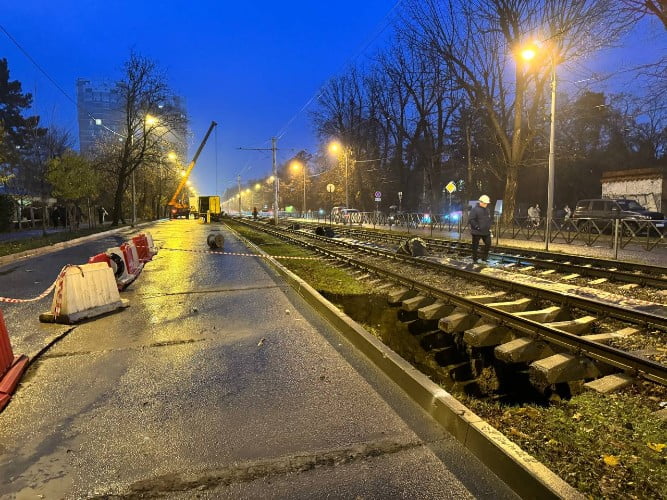 Работы на месте провала грунта на ул. Московской в Краснодаре планируют завершить до 5 декабря