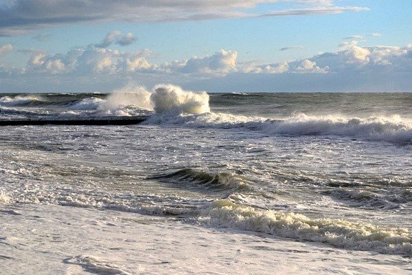 Штормящее море.