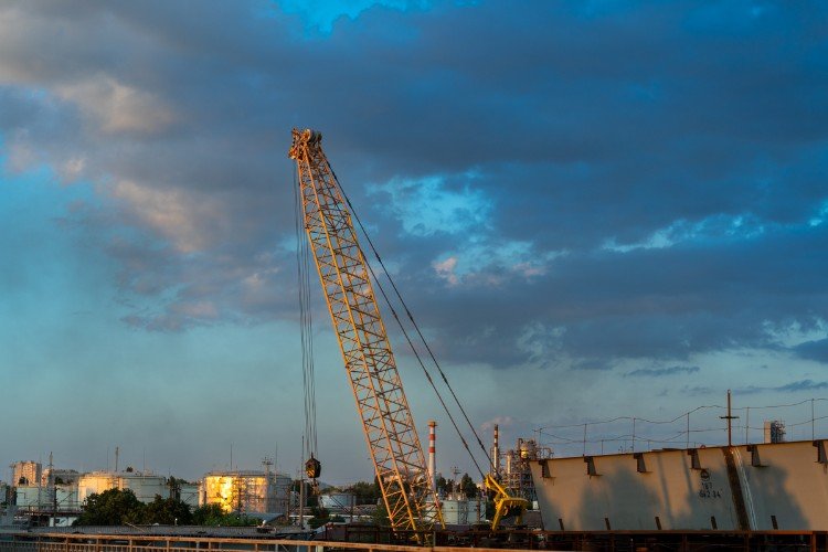 Стройка заморожена.