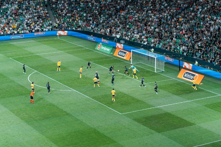 футболисты на поле