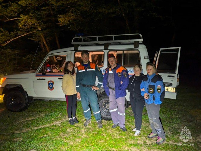 Туристки заблудились около Агурского ущелья в Сочи и вызвали спасателей
