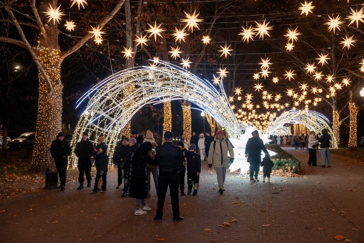 Украшенная Галицким улица Красная