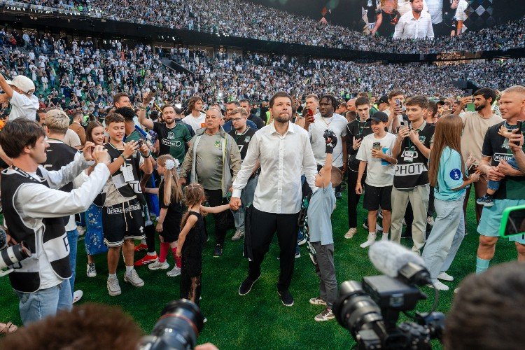 Мурад Мусаев с детьми