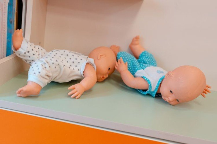 Сломанные куклы.