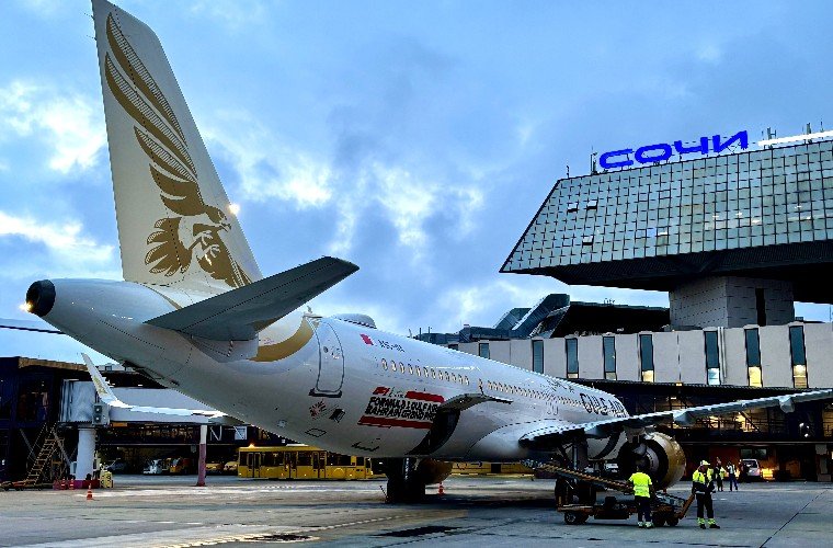 самолет стоит в Сочи