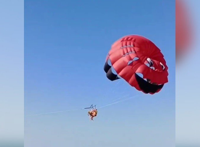 Две женщины пострадали на пляжном аттракционе в Краснодарском крае