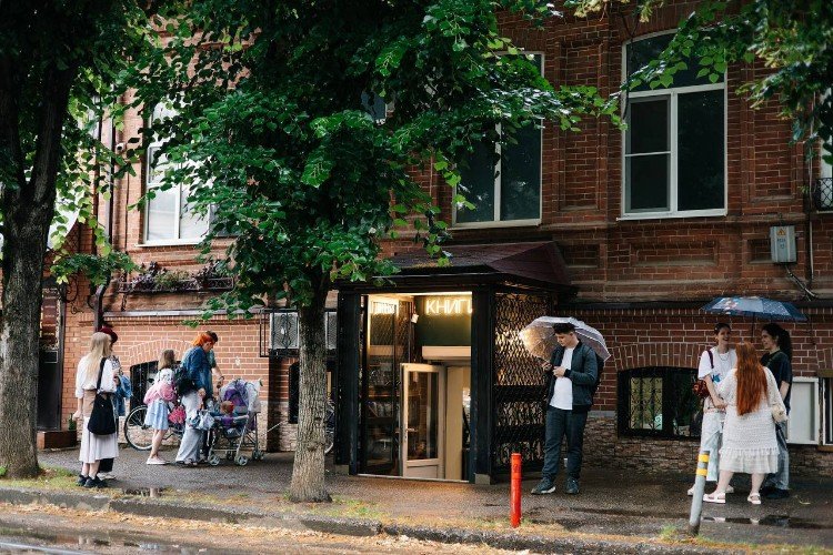 Вырос в 4 раза: популярный книжный магазин вернулся в Краснодар после пожара