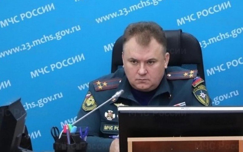 Экс-замначальника ГУ МЧС Кубани Симоненко сидит за столом