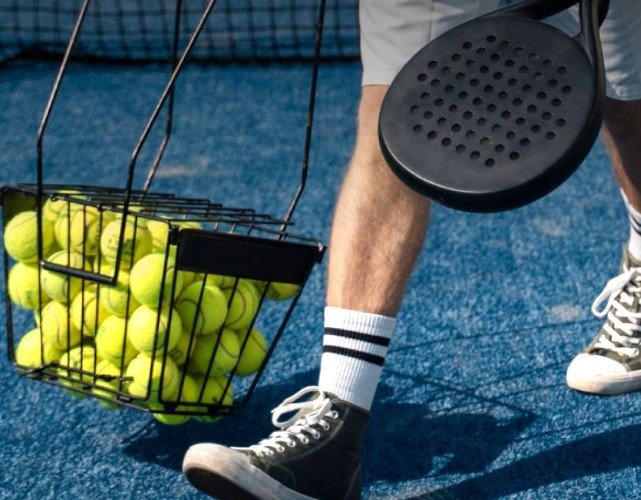 мячи лежат в корзинке