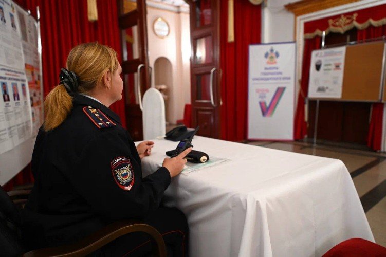 Полицейское дежурство на избирательном участке