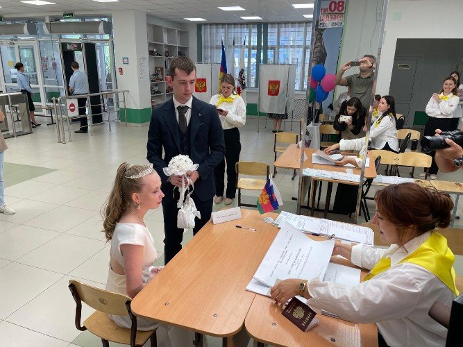 Молодожёны на выборах в Краснодаре