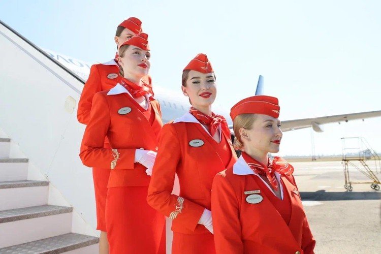 Стюардессы в Краснодарском аэропорту