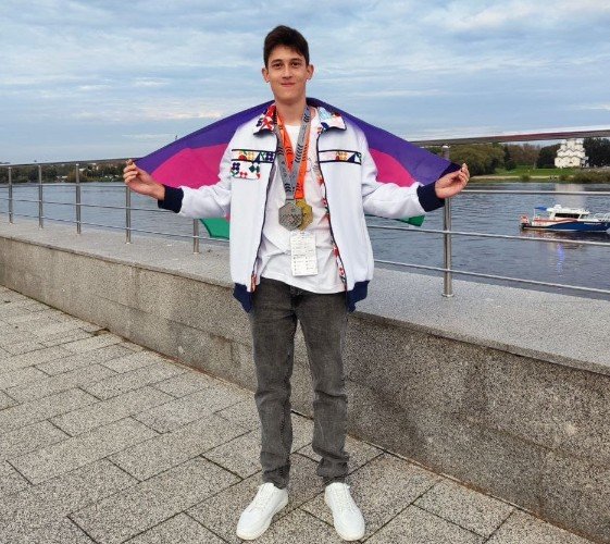 Студент Руслан Сосновый