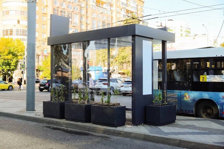 остановка на улице города