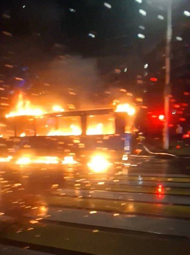 Троллейбус горит в Краснодаре