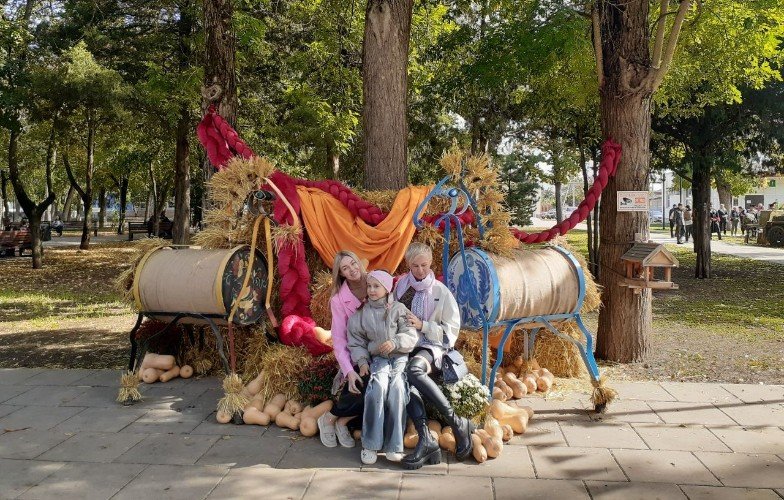 люди на выставке