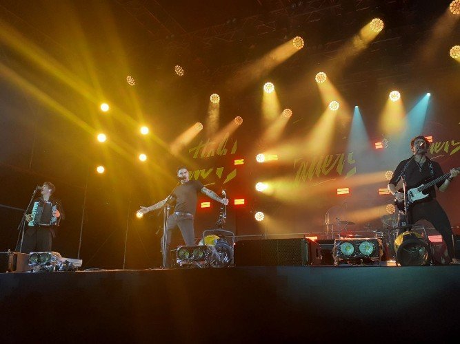 Первый день фестиваля «Александровская крепость» завершился концертом и салютом