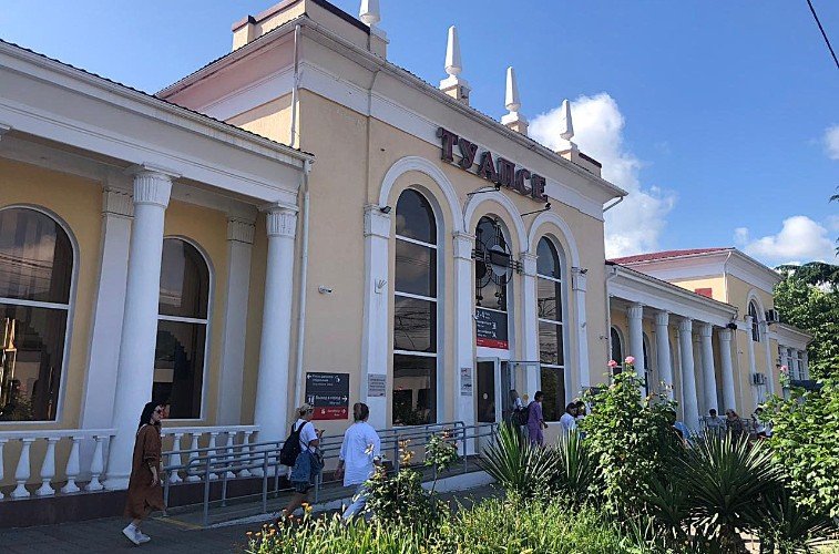 здание вокзала в Туапсе