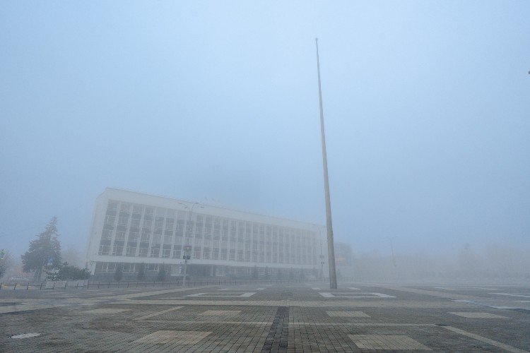 город в тумане