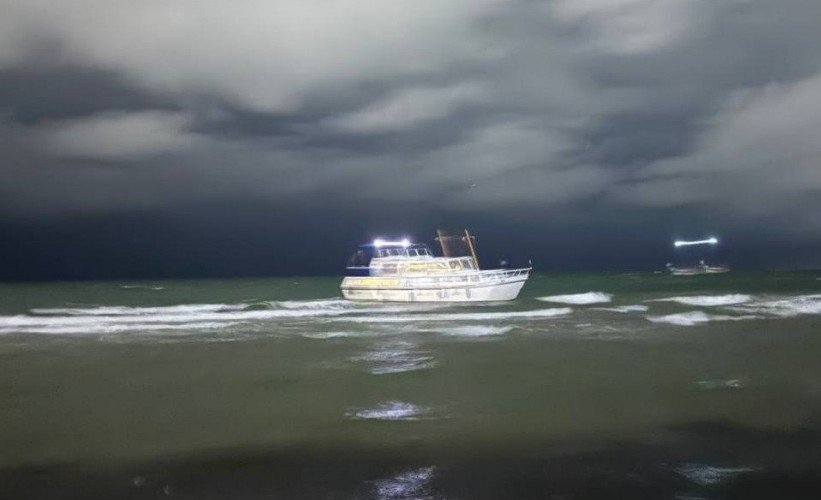 Судно в море