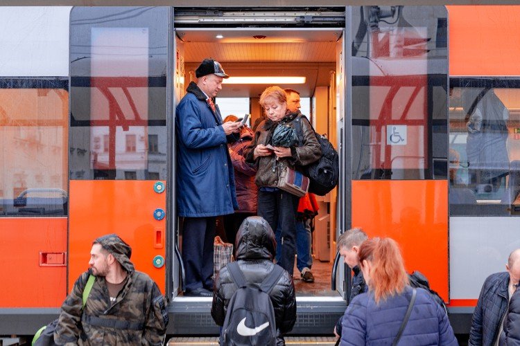 Пассажиры электрички