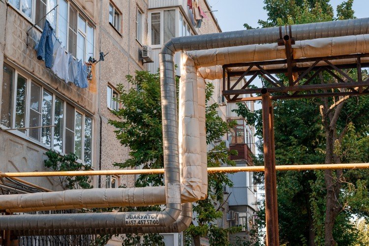 трубы идут к дому