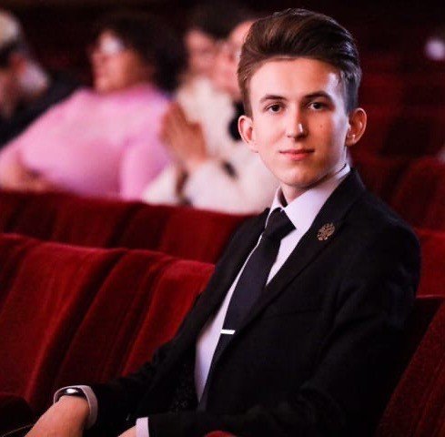 Дирижер Алексей Пугачев