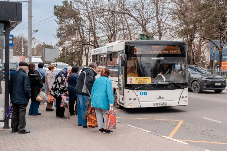 Пассажиры общественного транспорта