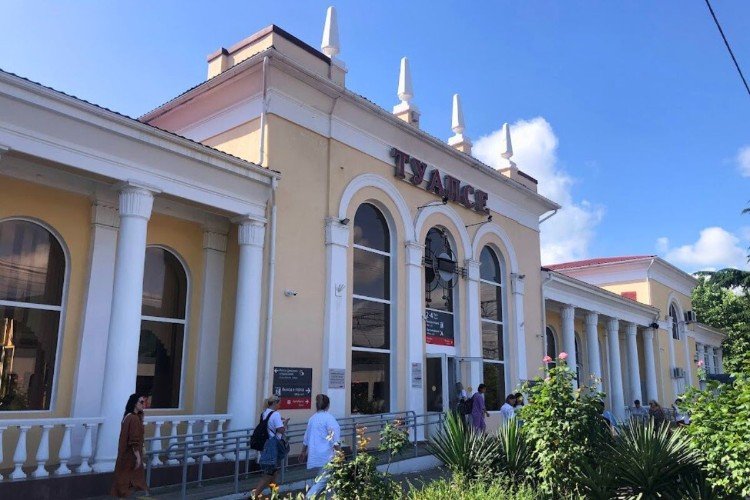 вид на вокзал Туапсе