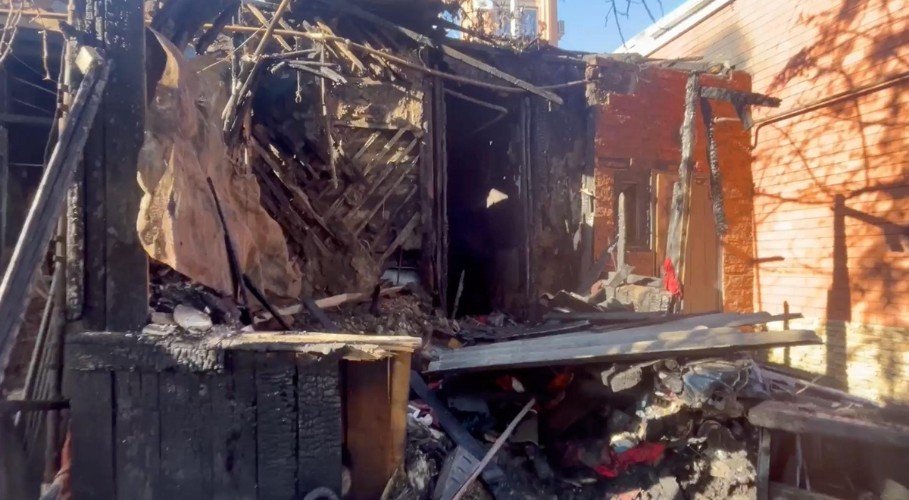 Полицейские спасли жильцов полыхающего многоквартирного дома в Армавире