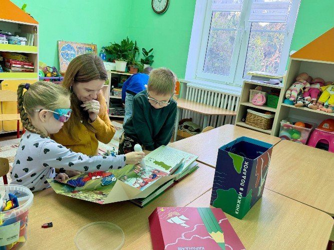 Аэропорт «Сочи» продолжает марафон добрых дел и дарит подарки особенным детям