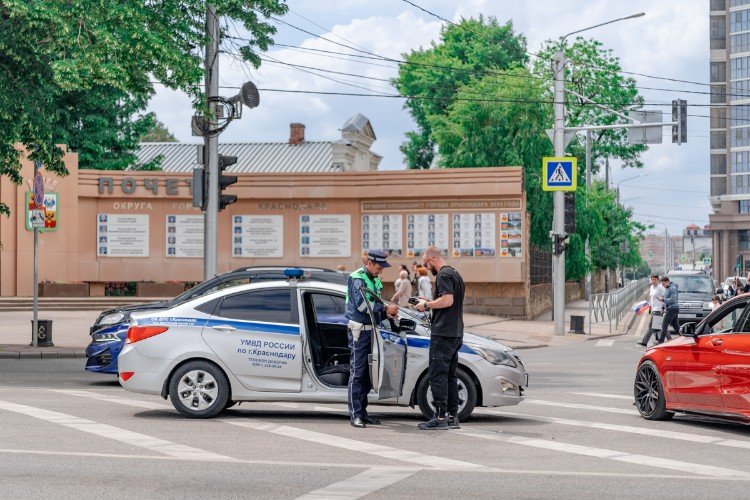 Полицейский на месте ДТП