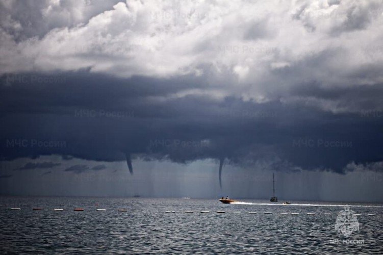 Смерчи угрожают Сочи и Сириусу
