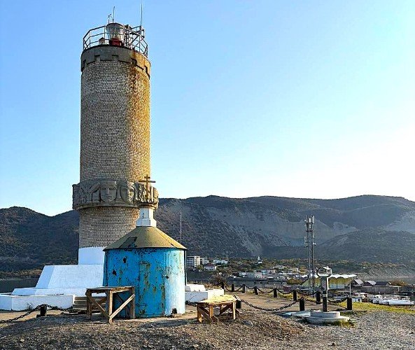 часовня стоит у маяка