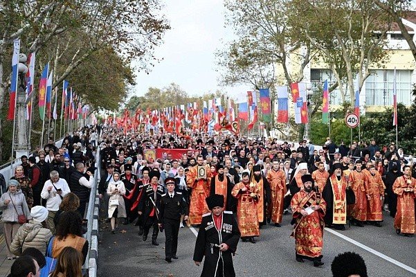 Крестный ход в Сочи в честь архангела Михаила