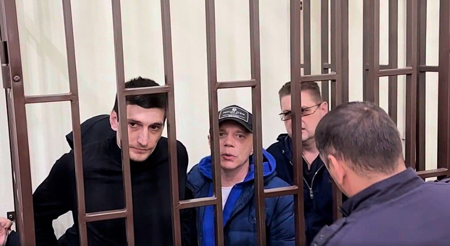 Громкий процесс по «кладбищенскому делу» начался в Сочи: что говорят обвиняемые и их жены