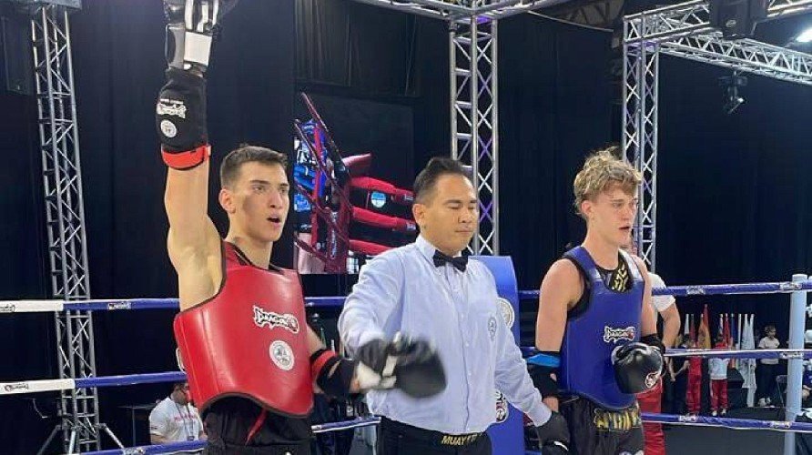 Победители на первенстве по тайскому боксу