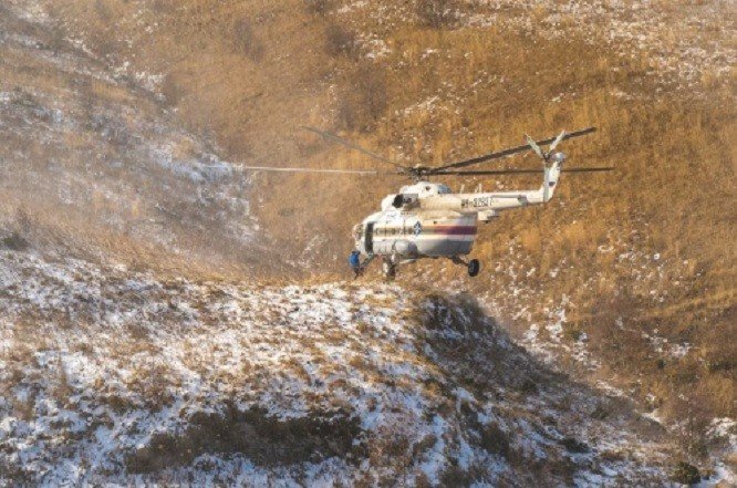 Вертолет в горах