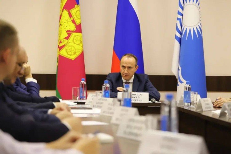 Мэр Геленджика Богодистов на совещании