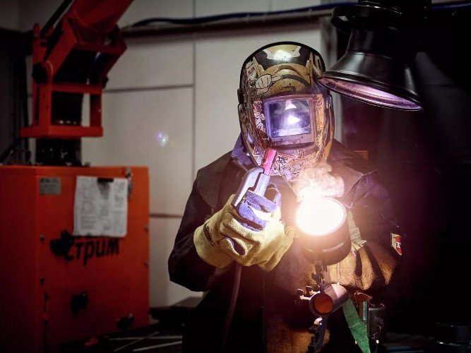 Вице-премьер Голикова: швеи и сварщики — главные профессии будущего