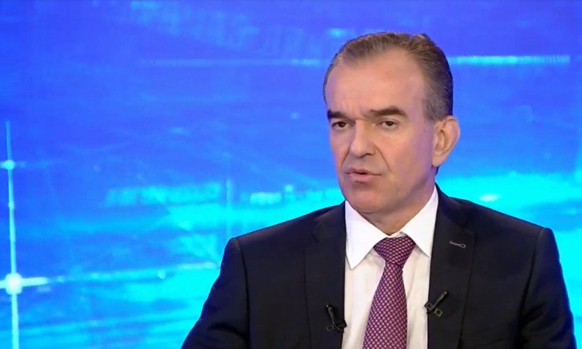 Вениамин Кондратьев выступает на прямой линии