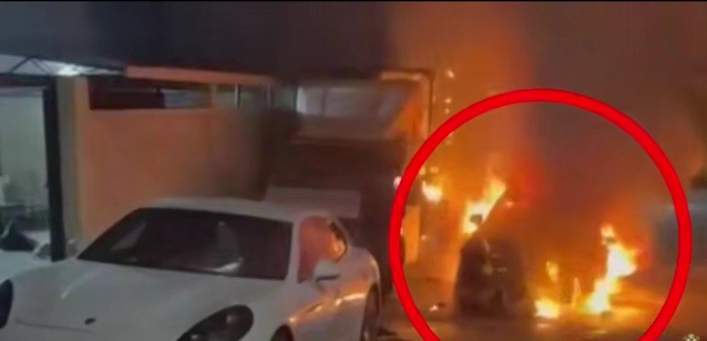 машина горит