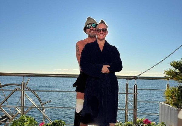 фигурист Костомаров с женой