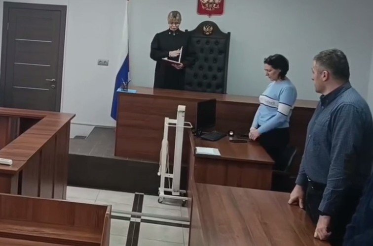 Судья зачитывает приговор