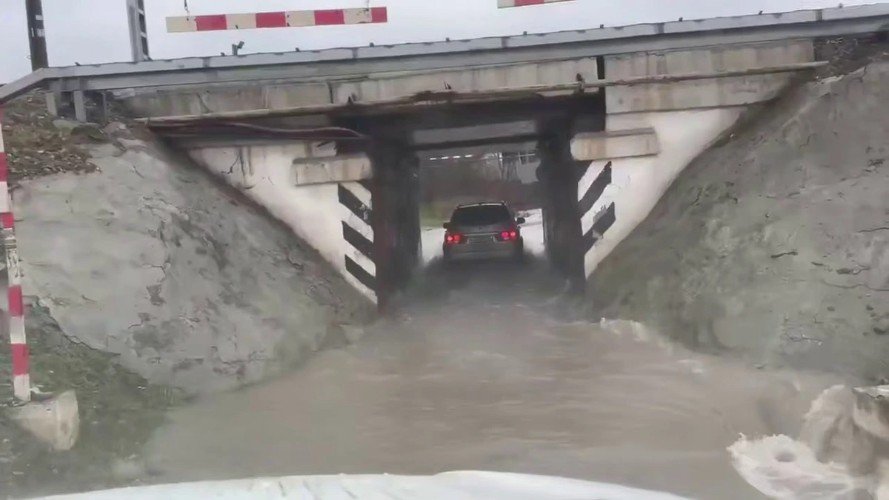 Улицы ушли под воду в Новороссийске 24 января