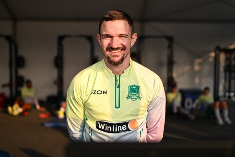 Улыбающийся Гаэтан Перрен